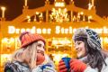 Feiere den 590. Striezelmarkt in Dresden und entdecke die schönsten Weihnachtsmärkte der Stadt mit der Weihnachtsmarkt Dresden Tour. Glühweintour, Adventserlebnis und mehr