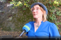 Stadtführerin Anett Lentwojt von Kennst du Dresden beim Dreh mit Dresden Fernsehen vor dem historischen Eiswurmlager der ehemaligen Felsenkellerbrauerei im Plauenschen Grund.
