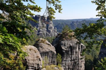 Genieße den atemberaubenden Blick über das Elbtal und die einzigartigen Felsformationen. 