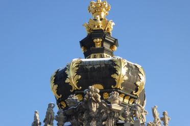 Der Dresdner Zwinger im Winter, umhüllt von Schnee und eisiger Stille
