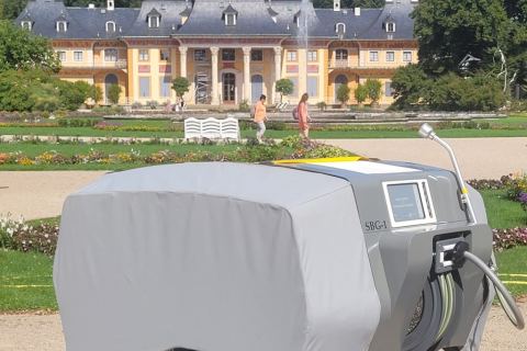 der halbautonome Gießroboter. Er soll in Zukunft die Bewässerung der über 600 Kübelpflanzen im Schlosspark Pillnitz übernehmen 