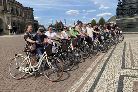 Neben unberührter Natur führt der Elberadweg durch einige der spannendsten Städte Deutschlands. Hamburg mit seinem maritimen Flair, Dresden als barocke Schönheit an der Elbe und Magdeburg mit seiner bewegten Geschichte – all diese Metropolen liegen direkt an der Strecke.