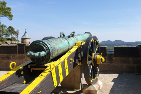 Entdecke die magische Schönheit des Elbsandsteingebirges – atemberaubende Aussichten, historische Festungen und prunkvolle Schlösser erwarten dich!