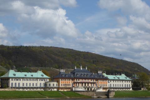 schloss pillnitz dresden im frühling